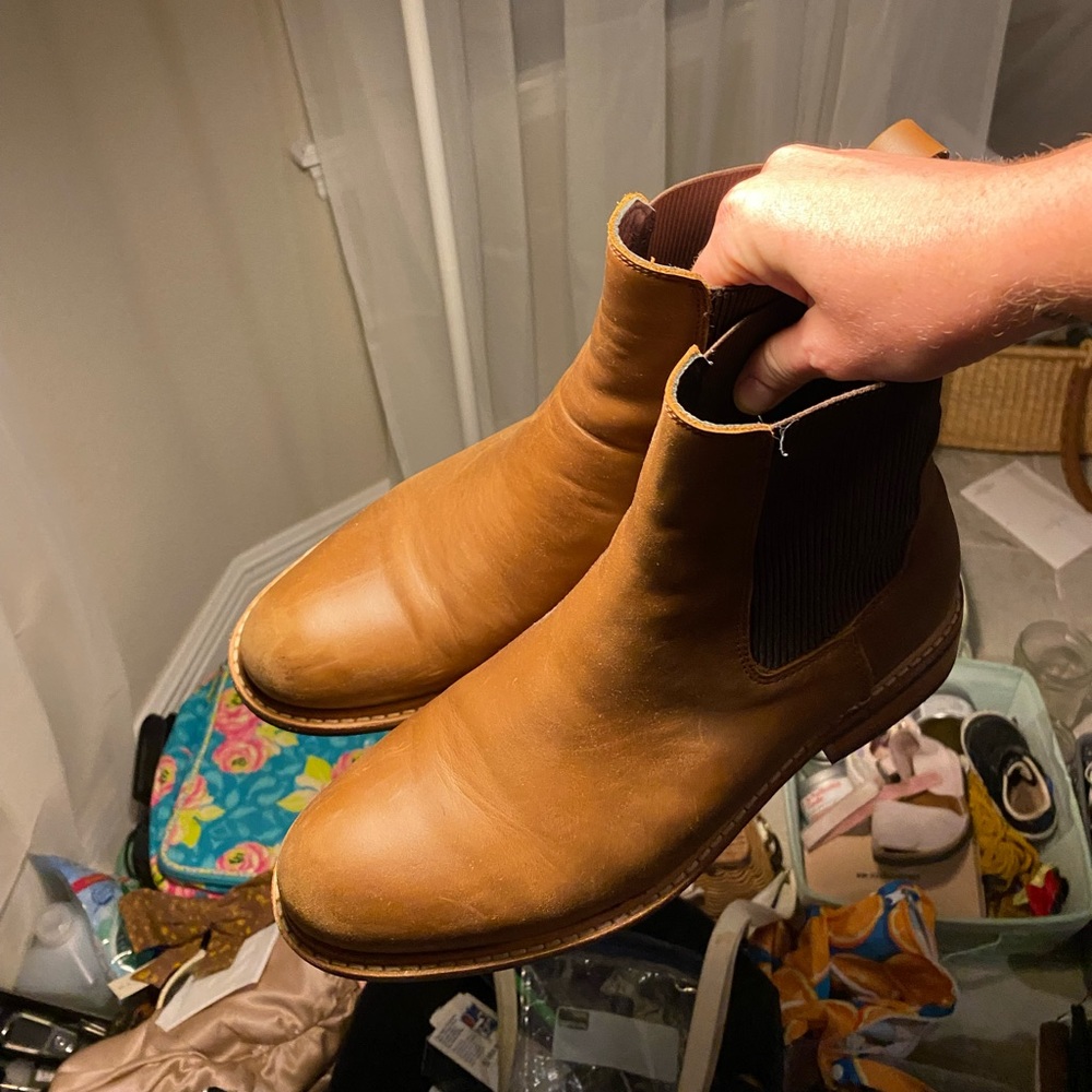 Nisolo Brown Chelsea Boot size 9 & cleaning kit